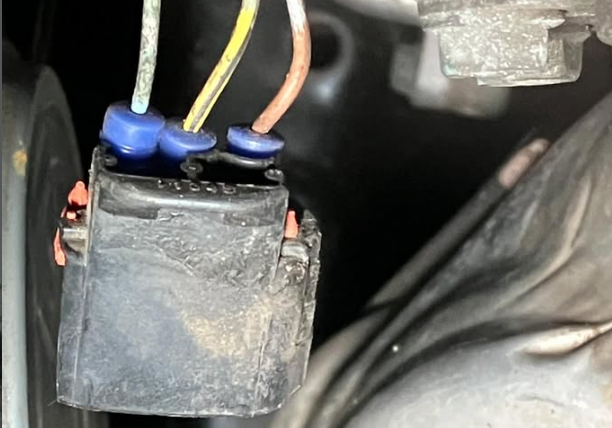 【尼崎市】E52エルグランドの発電不良修理｜オルタネーター＆粉砕したハーネス・カプラーの復元